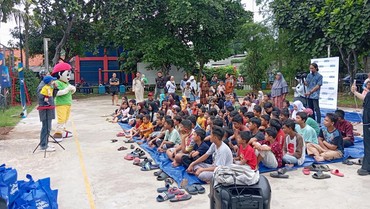 img-title TRANS7 & CT ARSA Berbagi 700 Paket Sembako untuk Kaum Dhuafa di Jakbar