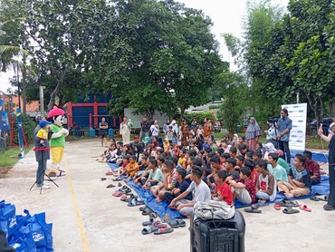 TRANS7 & CT ARSA Berbagi 700 Paket Sembako untuk Kaum Dhuafa di Jakbar