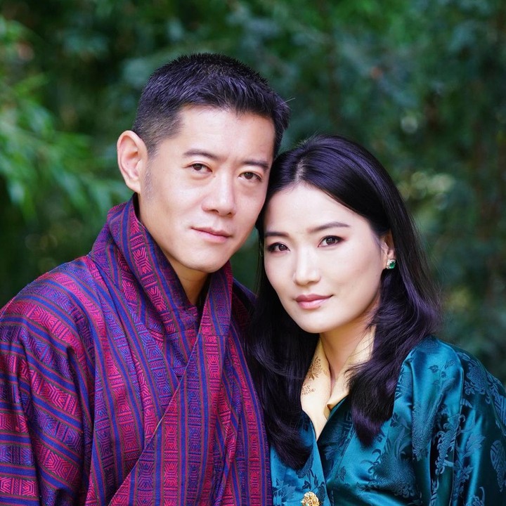 <p>Ratu Bhutan Jetsun Pema menjadi sosok perempuan yang dikagumi oleh masyarakat di negaranya. Perempuan yang dijuluki sebagai 'Ratu Naga' itu merupakan keturunan darah biru yang dinikahi oleh Raja Bhutan Jigme Khesar Namgyel Wangchuck. (Foto: Instagram @queenjetsunpema)</p>