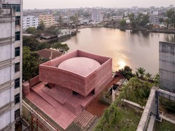 Masjid Zebun Nessa, Harmoni dan Keteduhan dalam Warna Pink
