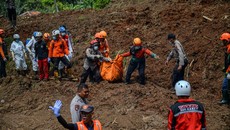 FOTO: Pencarian Korban Longsor di Cipongkor Bandung Barat