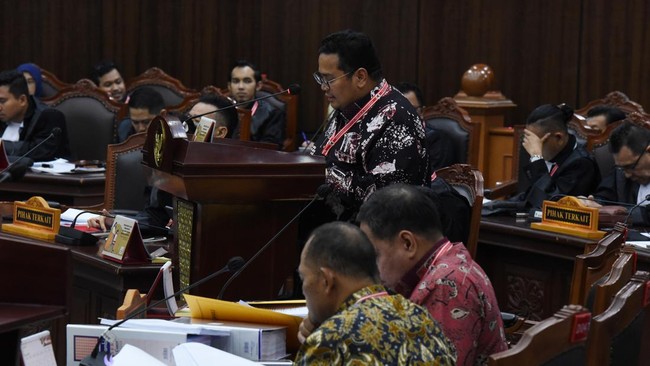 Sirekap KPU mendapat serangan distributed denial-of-service (DDoS). Serangan tersebut menargetkan situs web dan server dengan mengganggu layanan jaringan.