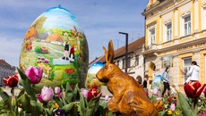 FOTO: Lukisan Telur Paskah Raksasa Dipajang di Kroasia