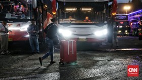 FOTO: Gelombang Mudik Sudah Terasa, Warga Pulang Kampung Sejak Awal