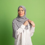 5 Tutorial Hijab Menutup Dada saat Lebaran, Elegan dan Tetap Modis!