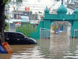 Banjir Makin Parah, Warga Tanjung Barat Desak Proyek Polder Segera Tuntas
