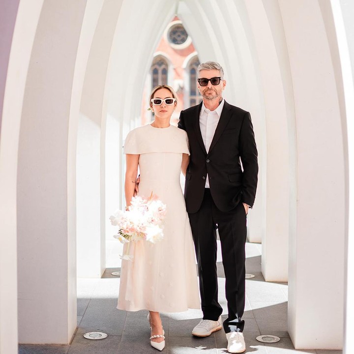 <p>Kabar baik ini diktehui melalui postingannya di akun Instagram pribadi. Diketahui, ia menikah dengan seorang pria bule bernama Duncan di Perth, Australia, Bunda. "<em>No longer two, but one</em>," tulis Chantal Della Concetta sebagai caption foto. (Foto: Instagram @chantaldellaconcetta_)<br /><br /><br /></p>