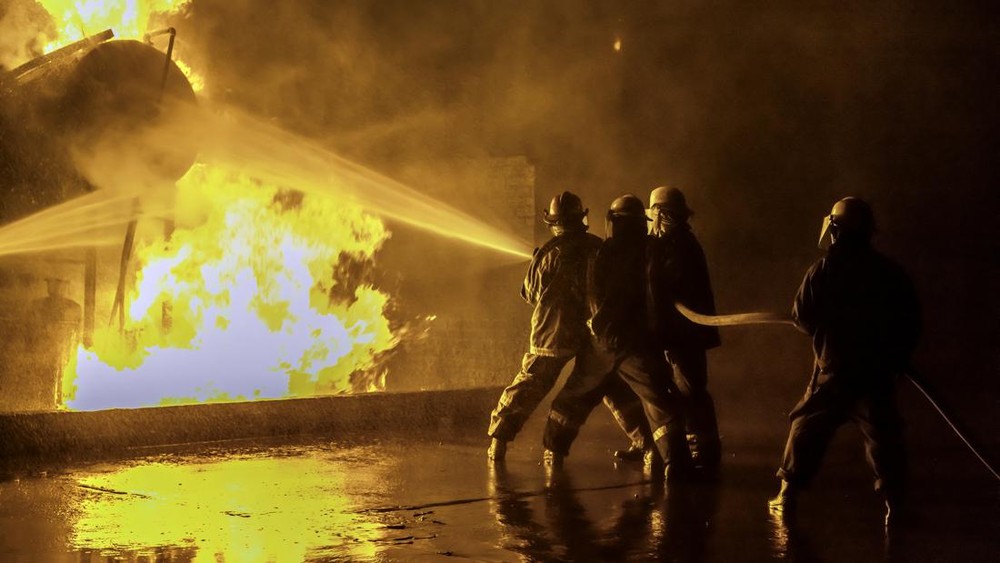 Teror Api di Tangerang: Gudang Pakan Kucing & Perabot Ludes!