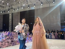 Inspirasi Bunga Rusia di Koleksi Baju Lebaran Light of Ramadhan Ivan Gunawan