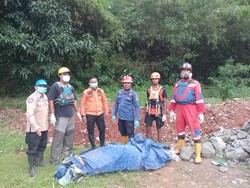 Lansia Korban Longsor di Sentul Ditemukan Tewas di Sungai Cikeas