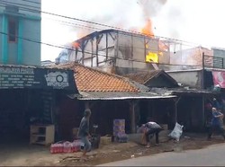 Toko Grosir di Majalaya Terbakar, Asap Hitam Mengepul-Karyawan Berhamburan