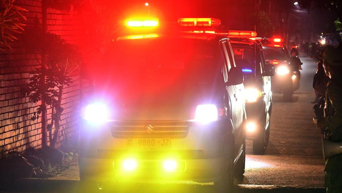 Viral Mobil Halang-halangi Ambulans di Jakbar, Polisi Turun Tangan