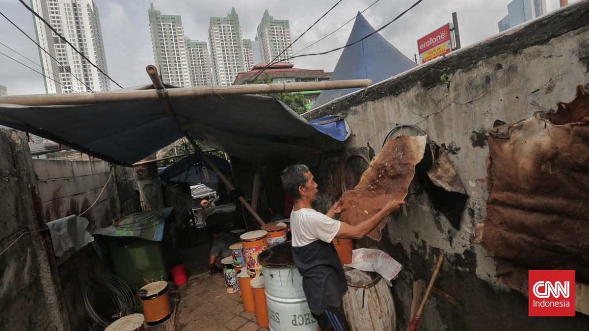 FOTO: Meraup Untung dari Penjualan Beduk di Tanah Abang