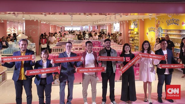 Miniso Transmart di Kota Kasablanka resmi dibuka Sabtu (30/3).  Koleksi spesial dihadirkan di sana, seperti rilisan Toy Story, BT21, dan Pokemon.