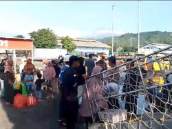 Mudik Lebih Awal, Warga Madura Padati Pelabuhan Tanjung Wangi Banyuwangi