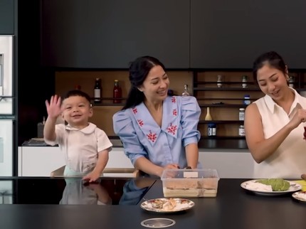 5 Momen Lucu di Konten Bikin Takjil Nikita Willy Bareng Sang Adik, Tingkah Issa Bikin Gemas Bun
