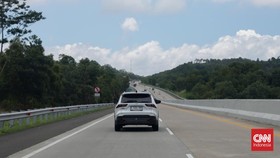 Bukan Fortuner Pelat Polri, Siapa yang Boleh Berada di Bahu Jalan Tol?