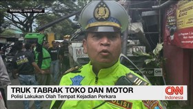 VIDEO: Truk Tabrak Toko Dan Motor