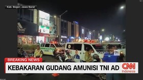 VIDEO: Ambulan Disiapkan di Sekitar Gudang Amunisi TNI