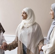5 Adab Bertamu yang Perlu Diperhatikan saat Lebaran