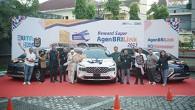 BRI Bagikan Mobil Kepada Agen BRILink Berprestasi