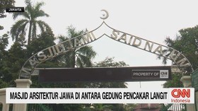 VIDEO: Masjid Arsitektur Jawa Diantara Gedung Pencakar Langit