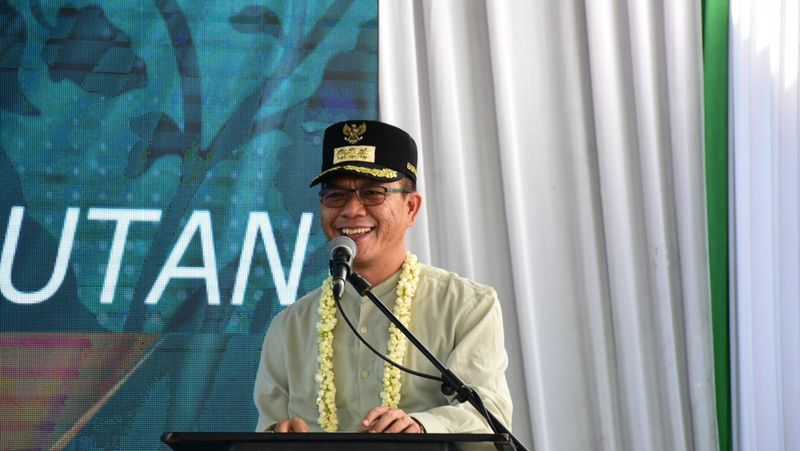 Bupati Bandung Dadang Supriatna meresmikan pembukaan Jembatan Cikeruh di Desa Tegalluar