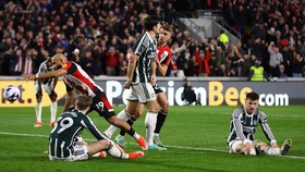FOTO: MU Tersandung di Markas Brentford