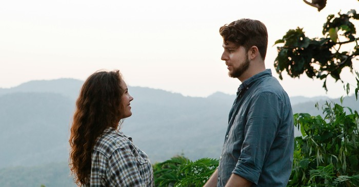 Tips Buat Para Introvert Biar Gampang Dapet Pasangan/Foto: Pexels/Vanessa Garcia 4 Bentuk Attachment Style dan Perannya dalam Hubungan