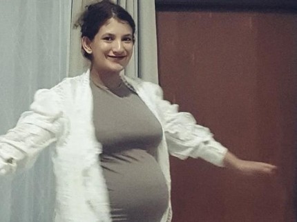 5 Potret Qurrotu Ayun Istri Qibil The Changcuters Pamer Baby Bump di Kehamilan Pertama