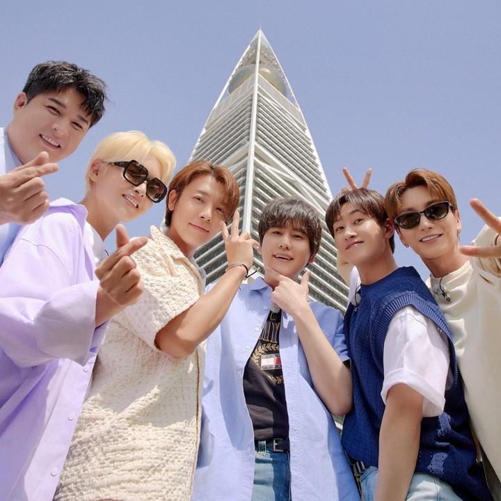 <p>Kemudian, Uni Emirat Arab juga pernah dikunjungi oleh aktor Donghae bersama member Super Junior lainnya dari Leeteuk, Shindong, Eunhyuk, Ryeowook, dan Kyuhyun. Kunjungan tersebut berlangsung dalam misi syuting program acara <em>Knight of the Lamp</em>. (Foto: Soompi)<br /><br /></p>