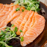 Suka Konsumsi Ikan Mentah? Kenali Bahaya dan Batas Konsumsinya yang Aman!