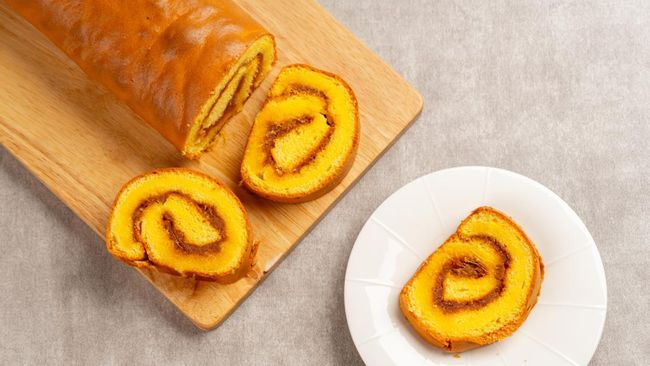 Tak cuma kue kering, Anda juga bisa menyajikan kue basah favorit saat Lebaran. Berikut macam-macam kue basah Lebaran dan resepnya.