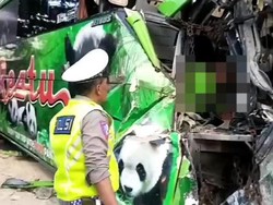 Bus Restu Tabrak Truk di Purwodadi Pasuruan, Sopir Tewas Terjepit
