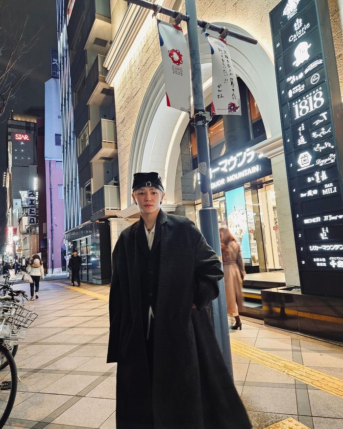 Dalam hal fashion, tidak ada idol yang lebih siap selain Taeyong NCT. Ia selalu tampil stylish, dan hampir setiap foto di Instagram-nya menampilkan tampilan baru yang keren atau eksperimental./ Foto: Instagram/taeoxo_nct