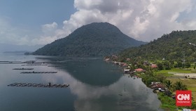 Terpukau Danau Maninjau, Terusik Keramba Jaring Apung