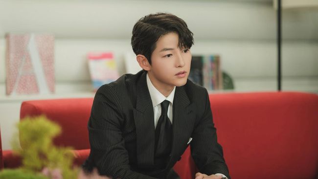 Artikel ini mengandung spoiler/beberan. Berikut penjelasan Song Joong-ki sebagai Vincezo, kameo dalam Queen of Tears.