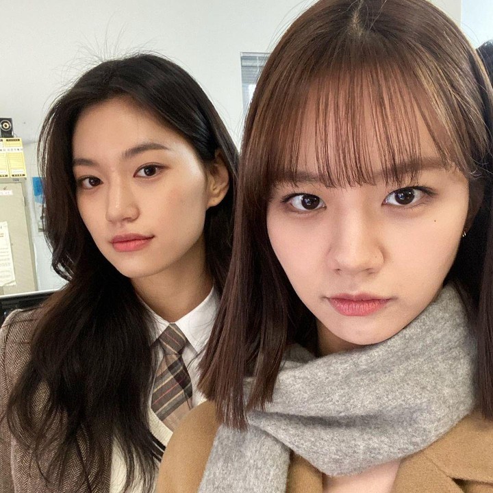 <p>Hyeri juga berteman dekat salah satu idol yang juga aktris, yaitu Kim Doyeon. Keduanya dekat semenjak bekerja dalam drama Korea yang sama berjudul <em>My Roomate is A Gumiho</em>.(Foto: Instagram @hyeri_0609)</p>
