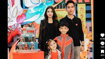 img-title Gaya Gibran Rakabuming Pakai Sepatu Branded di Ultah Jan Ethes Jadi Sorotan