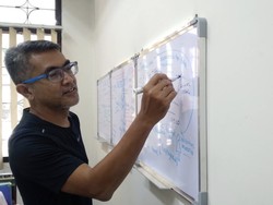Dosen Erwin dari ITB Viral Berkat Catatan Bergambarnya di X, Ini Sosoknya