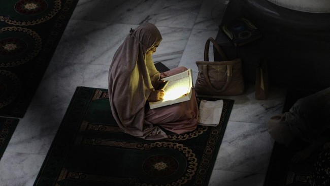 Pemerintah memutuskan siswa belajar di rumah selama satu pekan pertama Ramadhan. Sementara libur sekolah lebaran ditetapkan tanggal 26 Maret-8 April 2025.