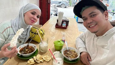img-title Kesalnya Indra Bekti Usai Banyak yang Hina Sang Istri: Kalian Tak Tahu yang Kami Hadapi