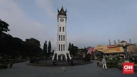 Bukittinggi dan Keniscayaan Jam Gadang Jadi Latar Foto