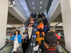 Jelang Mudik Lebaran, Stasiun Manggarai Masih Dipadati Penumpang