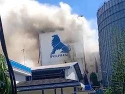 Detik-detik Kebakaran Gedung Pokphand Makassar Tewaskan 1 Pekerja-14 Luka