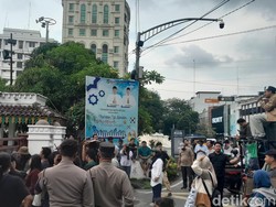 Warga Demo Kantor Bobby Jelang Buka Puasa, Tuntut soal Proyek Floodway