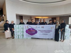 Bank Mega Syariah Makassar Bagi-bagi 100 Paket Sembako di Bulan Ramadhan