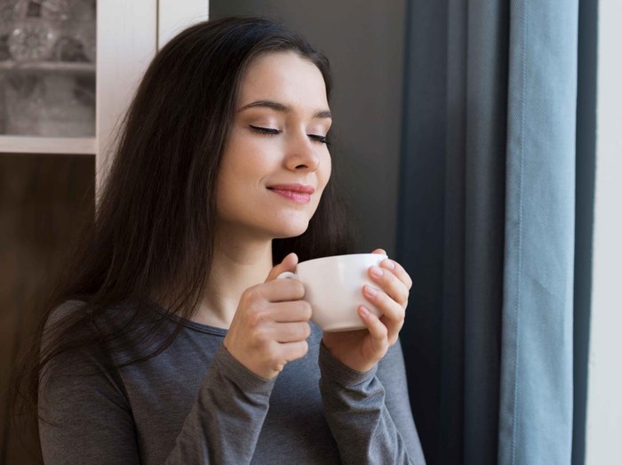 Minum Teh di Pagi Hari/Foto: Freepik Minum Teh di Pagi Hari/Foto: Freepik