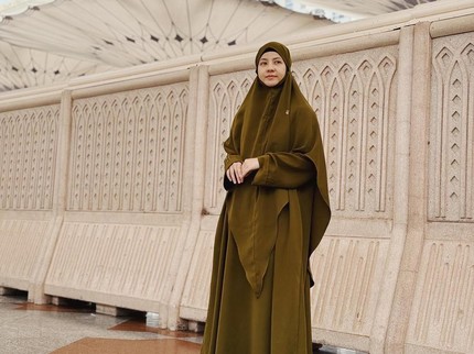 Terpopuler: Potret Bunda Seleb Umrah di Bulan Ramadhan