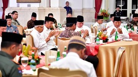 Momen Akrab Jokowi dan Prabowo Duduk Semeja saat Bukber di Istana